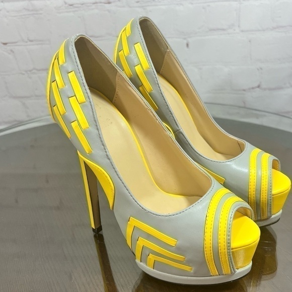 beau + ashe Shoes - BEAU & ASHE super sexy sky high 6” heels with 2” platforms Yellow & Grey 6 Euc